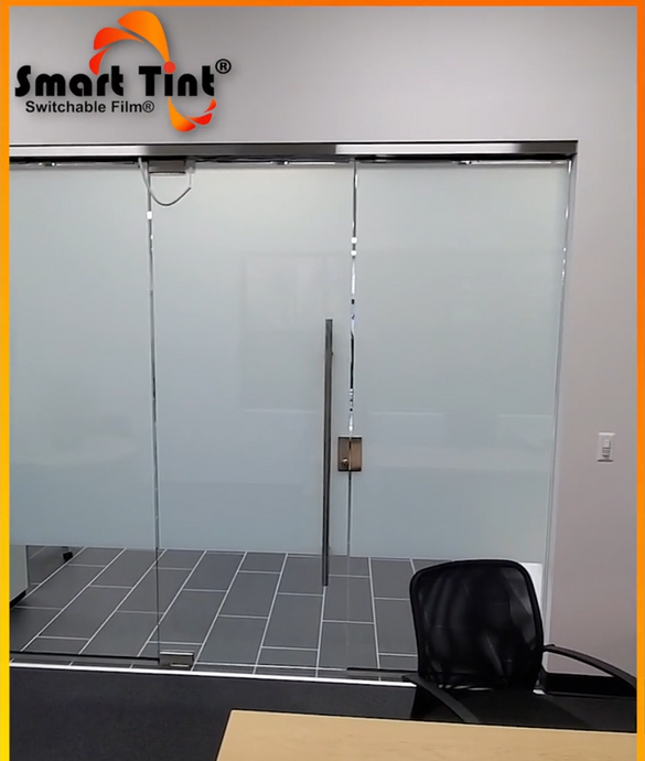 Watch as 3/4" of the glass transforms from clear to tinted with Smart Tint®!